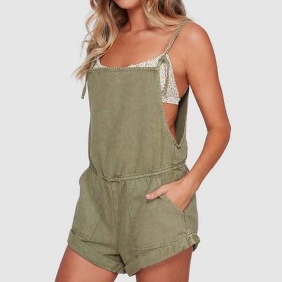 π₯π₯BILLABONG - SALT PLAYSUITπ₯π₯ - Picture 2 of 8